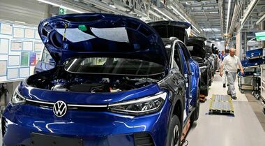Volkswagen corre in borsa a Francoforte (+3,2%) dopo notizia del riassetto della produzione per aumentare redditività