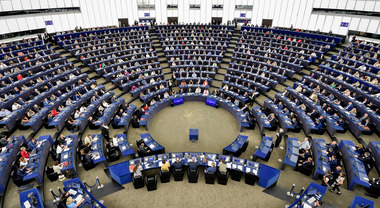 Parlamento Europeo, ritiro patente e multe all'estero valide in tutta l'Ue
