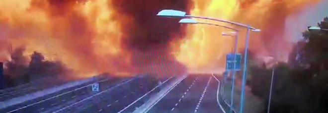 Bologna, il rogo blocca l'esodo Bologna, il rogo blocca l'esodo