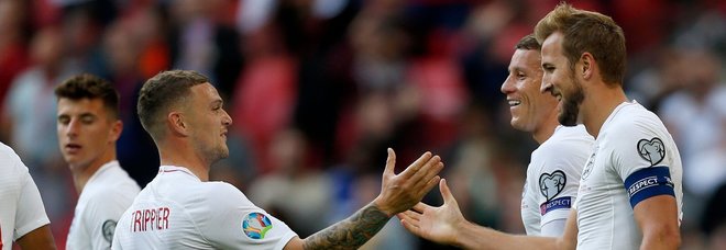 Trippier e Kane festeggiano la vittoria dell'Inghilterra Trippier e Kane festeggiano la vittoria dell'Inghilterra