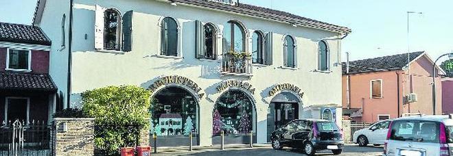 Coltello alla gola della cliente: assalto alla farmacia di Fossalta Coltello alla gola della cliente: assalto alla farmacia di Fossalta