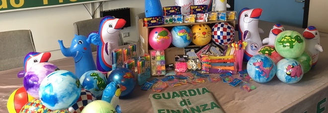 Giochi per il mare pericolosi: via 180mila articoli per 600mila euro Giochi per il mare pericolosi: via 180mila articoli per 600mila euro
