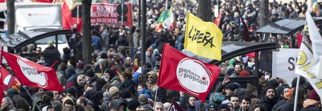 Macerata, cori choc dal corteo antifascista sulle foibe