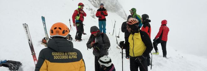 Slavina in Sella Nevea: «Abbiamo tirato fuori dalla neve i nostri amici» Il ferito: condizioni ancora critiche