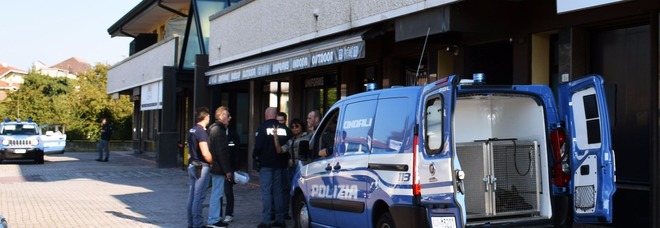 Blitz nel condominio dello spaccio: coppia di domenicani nei guai Blitz nel condominio dello spaccio: coppia di domenicani nei guai