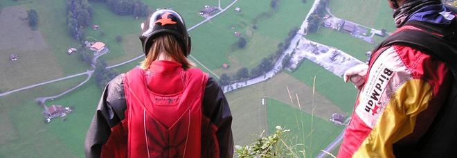 Base jumper muore in Trentino: 27enne cade da 200 metri d'altezza Base jumper muore in Trentino: 27enne cade da 200 metri d'altezza