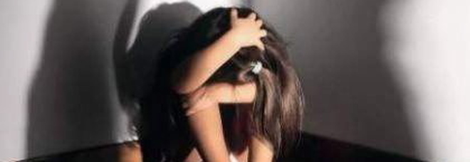 La mamma gli vieta il telefonino, bimba di 9 anni si impicca La mamma gli vieta il telefonino, bimba di 9 anni si impicca