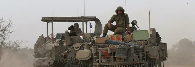 Israele, decine di tank ammassati vicino a Rafah. Usa, via alla costruzione del molo per aiuti a Gaza
