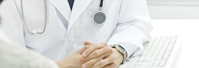 Sanità, in Lombardia gli esami non arrivano (quasi) mai. «Tre mesi per una mammografia»