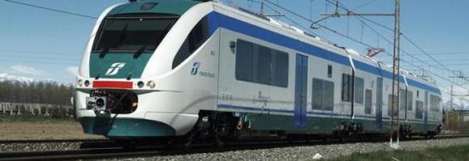 Sassate sul treno in corsa:
paura tra i passeggeri
e convoglio in forte ritardo