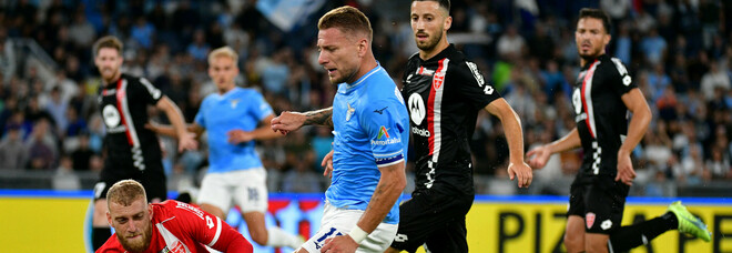 Lazio-Monza 1-1, pari e fischi per Sarri: Immobile si sblocca, Gagliardini risponde