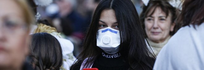 Coronavirus, Codacons denuncia: «Prezzi mascherine aumentati fino al 1.700%»
