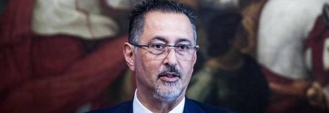 Scandalo nella sanità, arrestati
il presidente della Basilicata Pittella
e il direttore generale Asl di Bari Scandalo nella sanità, arrestati
il presidente della Basilicata Pittella
e il direttore generale Asl di Bari