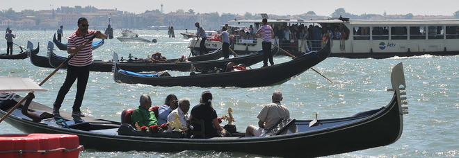 Venezia, test antidroga e alcol d'obbligo per tutti i gondolieri Venezia, test antidroga e alcol d'obbligo per tutti i gondolieri