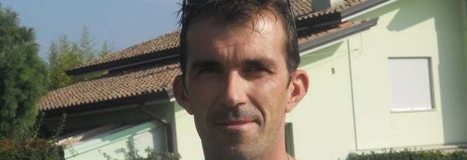 Il trattore si ribalta e lui muore ​schiacciato: vittima Andrea, 42 anni Il trattore si ribalta e lui muore ​schiacciato: vittima Andrea, 42 anni