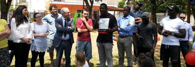 Rinasce il giardino della scuola:
«Ha vinto la collaborazione» Rinasce il giardino della scuola:
«Ha vinto la collaborazione»