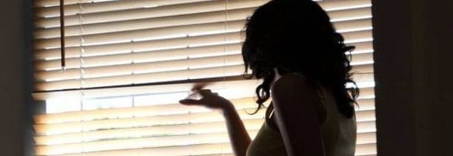 Stalking tra giovanissimi
​con un figlio:
condannato a un anno
