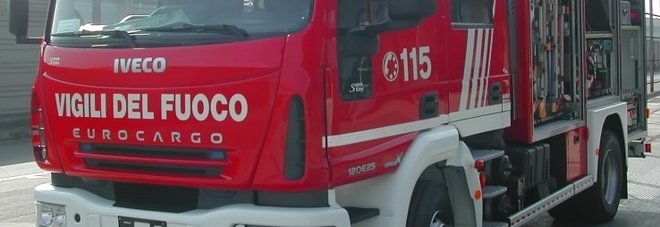Giallo in caserma, vigile del fuoco precipita da 7 metri e muore: stava facendo cambio di turno