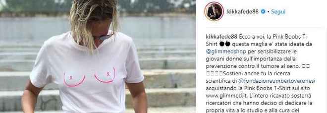 Federica Pellegrini con la "Pink boobs t-shirt" per la campagna contro il tumore al seno Federica Pellegrini con la "Pink boobs t-shirt" per la campagna contro il tumore al seno