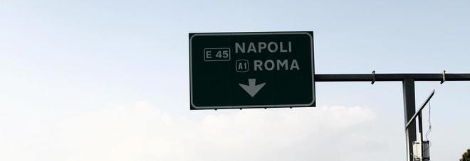 Cammina a piedi
in autostrada, travolto
e ucciso da un'auto