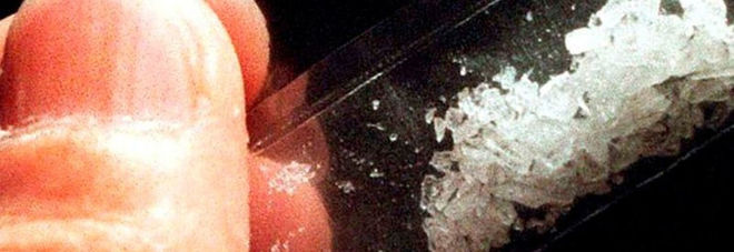 Mamme scoprono i pusher: spacciavano shaboo, la droga che deturpa il volto Mamme scoprono i pusher: spacciavano shaboo, la droga che deturpa il volto