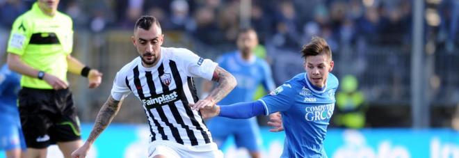 Serie B, il Bari ferma il Frosinone: l'Empoli lo aggancia in vetta