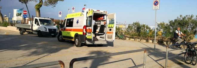 L'albero della barca a vela è marcio Si spezza e precipita: morto 58enne L'albero della barca a vela è marcio Si spezza e precipita: morto 58enne