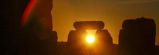 Solstizio d'estate, ecco cos'è:
«15 ore di luce in Italia».
Stonehenge, festa per 25mila