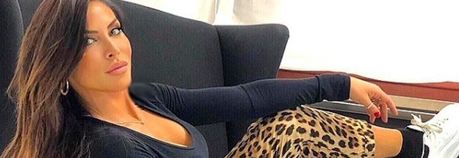 Guendalina Tavassi, dopo la polemica con la figlia e l'ex mostra la sua vita da mamma: «Ecco cosa faccio er evadere dai miei problemi» Guendalina Tavassi, dopo la polemica con la figlia e l'ex mostra la sua vita da mamma: «Ecco cosa faccio er evadere dai miei problemi»