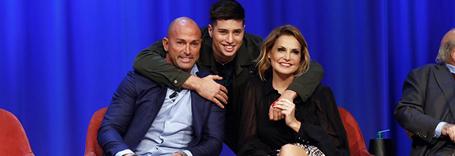 Niccolò Bettarini accoltellato, Simona Ventura e Stefano Bettarini: «È vivo per miracolo» Niccolò Bettarini accoltellato, Simona Ventura e Stefano Bettarini: «È vivo per miracolo»