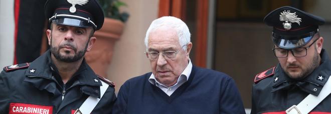 Mafia, colpo alla nuova Cupola: arrestato l'erede di Riina, il boss Settimo Mineo Mafia, colpo alla nuova Cupola: arrestato l'erede di Riina, il boss Settimo Mineo