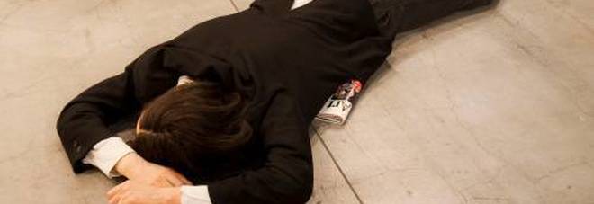 Sbronza colossale
per il 24esimo compleanno
vede gli agenti e finisce male