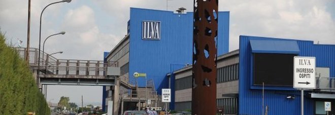 «Su Ilva pugnalati alle spalle dal M5s» Schede elettorali strappate in piazza tra rabbia e delusione «Su Ilva pugnalati alle spalle dal M5s» Schede elettorali strappate in piazza tra rabbia e delusione
