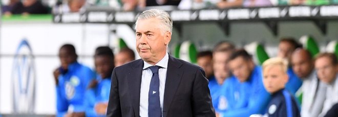 Napoli, per Ancelotti un'estate
a rilento: fu così anche per Sarri