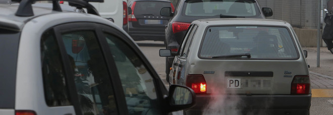 Sforati i limiti di Pm10, da oggi il blocco si estende alle diesel euro4 Sforati i limiti di Pm10, da oggi il blocco si estende alle diesel euro4
