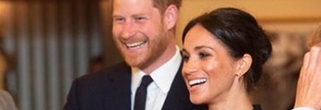 Meghan Markle si lascia scappare il nomignolo con cui chiama in intimità il principe Harry, imbarazzo in pubblico Meghan Markle si lascia scappare il nomignolo con cui chiama in intimità il principe Harry, imbarazzo in pubblico