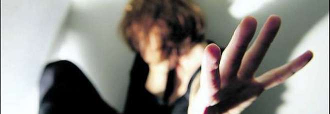 A 15 anni picchiava mamma e sorella: arrestato per maltrattamenti A 15 anni picchiava mamma e sorella: arrestato per maltrattamenti
