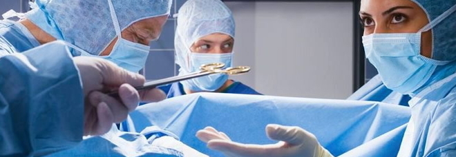 Strana tosse: non sa di avere un tumore e rischia di soffocare Strana tosse: non sa di avere un tumore e rischia di soffocare