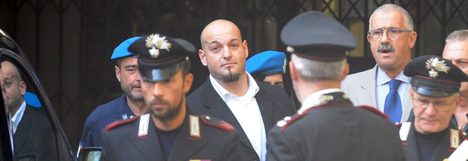 Scrive «Chapeau Traini»
sul web, indagato
per apologia di reato
