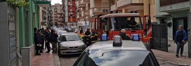 Uomo di 70 anni morto in casa da giorni: nessuno lo sapeva. Il suo cane vegliava su di lui