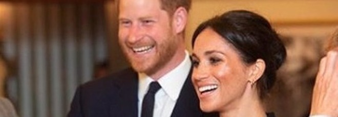 Meghan Markle si lascia scappare il nomignolo con cui chiama in intimità il principe Harry, imbarazzo in pubblico Meghan Markle si lascia scappare il nomignolo con cui chiama in intimità il principe Harry, imbarazzo in pubblico