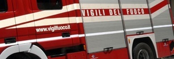 Piomba con l'auto
sull'idrante e manda
in tilt la rete idrica