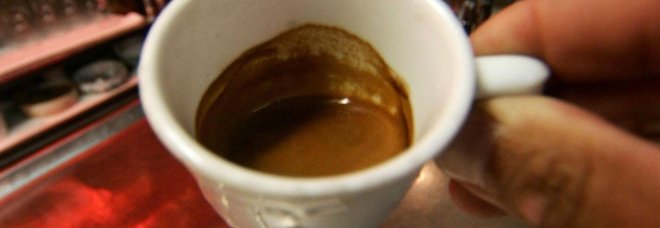 Caffè-dipendente il 95%
degli italiani: spendiamo
a testa 260 euro l'anno
