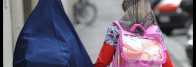Ong lancia la campagna contro l'obbligo del velo islamico per le under 14