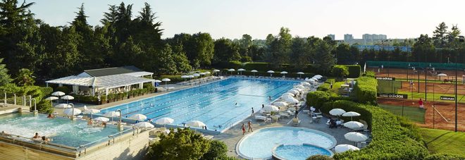 Estate in città: ecco la piscina esclusiva di Milano tra acqua, oasi verde ed happy hour