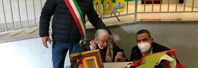 Margerita Fiorenza, 105 anni, con un parente a Marano Equo, vicino a Subiaco