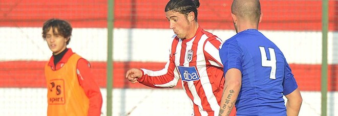 Stefano Zonghetti, 33 anni, quando giocava con la Vis Pesaro: ora svetta con il Santa Veneranda