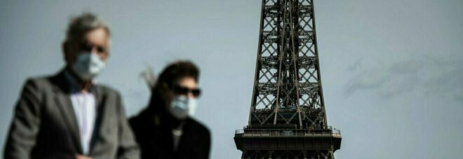 Covid, paura in Francia. A Parigi stop a bar e locali dopo le 22. A Marsiglia ristoranti chiusi. Altri 13mila nuovi contagi