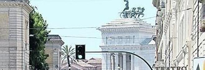 Paura in via Nazionale, armato di coltello rapina una pelletteria: caccia al malvivente Paura in via Nazionale, armato di coltello rapina una pelletteria: caccia al malvivente