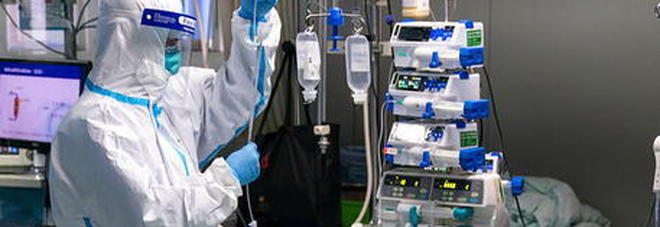 Lopalco, epidemilogo: «Un errore bloccare i voli solo nel nostro Paese» Lopalco, epidemilogo: «Un errore bloccare i voli solo nel nostro Paese»